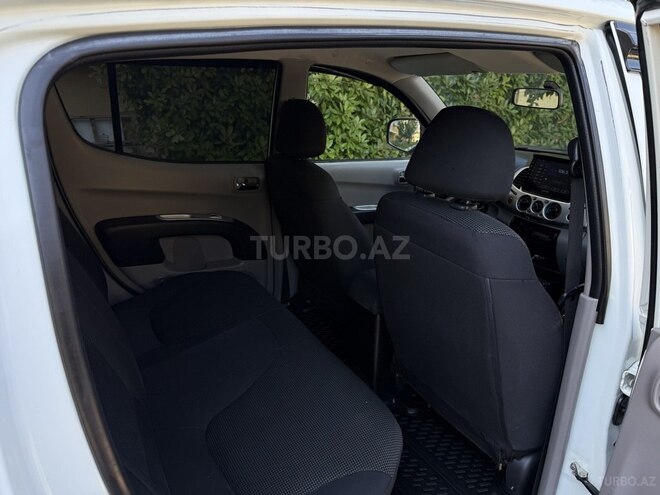 Mitsubishi L200-9