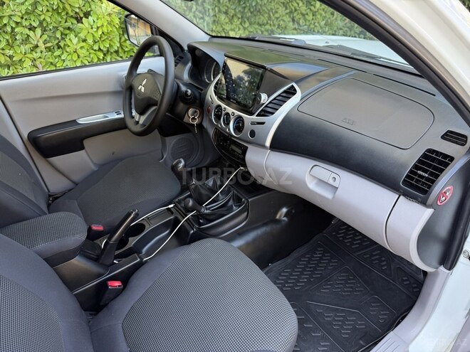 Mitsubishi L200-7