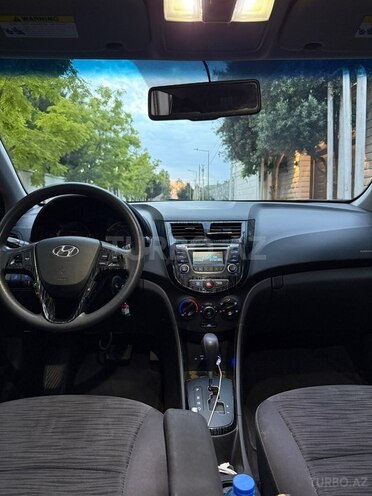 Hyundai Accent-11
