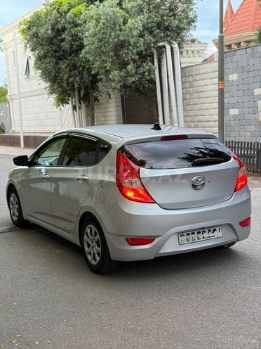 Hyundai Accent-5