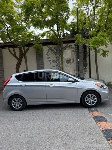 Hyundai Accent-2