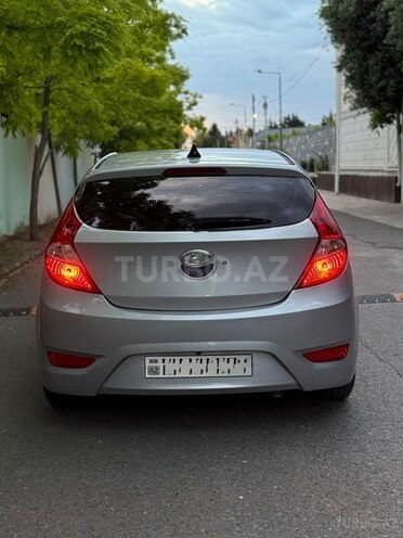 Hyundai Accent-4