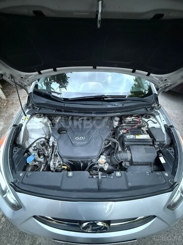 Hyundai Accent-15
