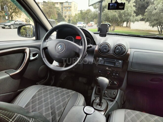 Renault Duster-8