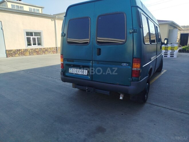Ford Transit-4