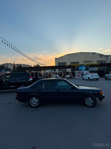 Mercedes 190-4
