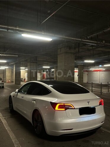 Tesla Model 3-5
