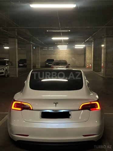 Tesla Model 3-4