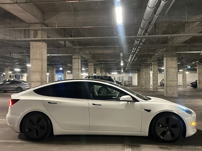 Tesla Model 3-7