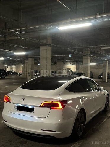 Tesla Model 3-6
