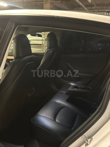 Tesla Model 3-9