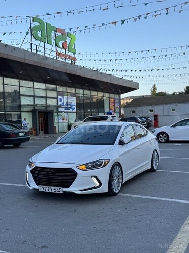 Hyundai Elantra-1