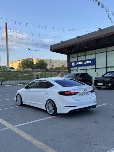 Hyundai Elantra-4