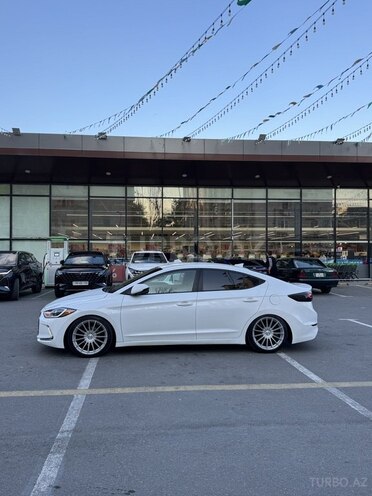 Hyundai Elantra-9