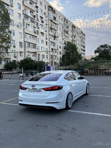 Hyundai Elantra-7