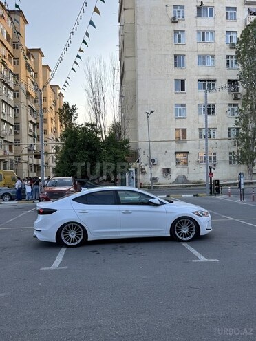 Hyundai Elantra-10