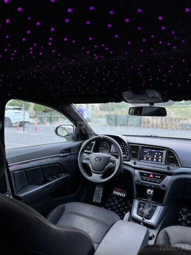 Hyundai Elantra-13