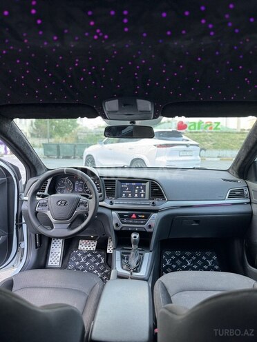 Hyundai Elantra-14