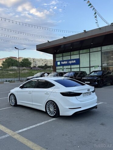 Hyundai Elantra-6