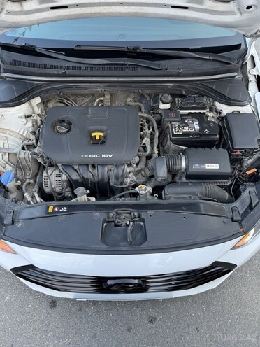 Hyundai Elantra-16
