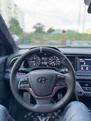 Hyundai Elantra-15