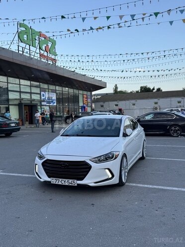 Hyundai Elantra-3