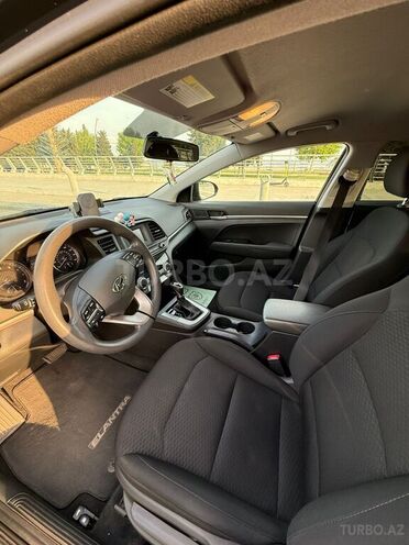 Hyundai Elantra-12