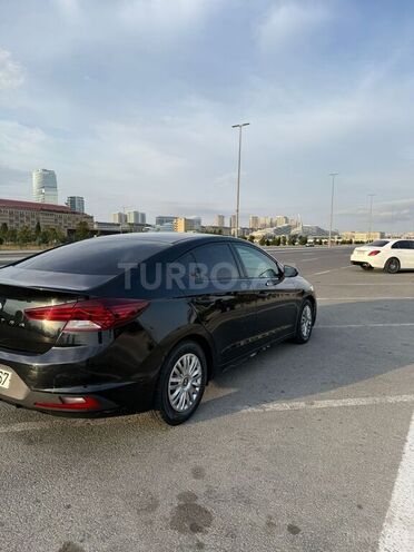 Hyundai Elantra-4
