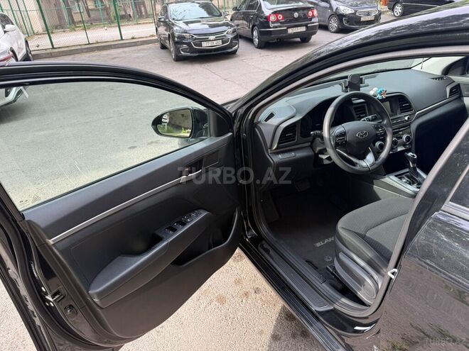 Hyundai Elantra-9
