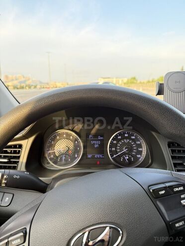 Hyundai Elantra-13