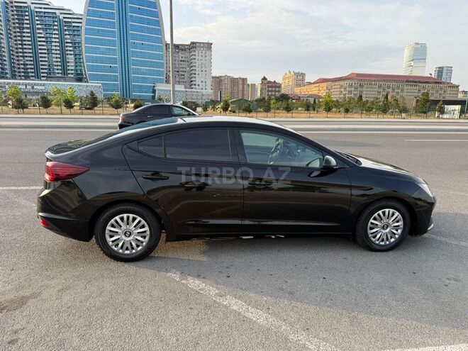 Hyundai Elantra-6