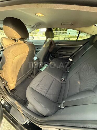 Hyundai Elantra-10