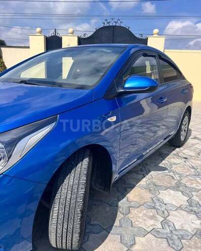 Hyundai Accent-9