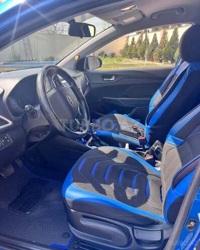 Hyundai Accent-5