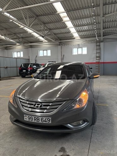 Hyundai Sonata-12