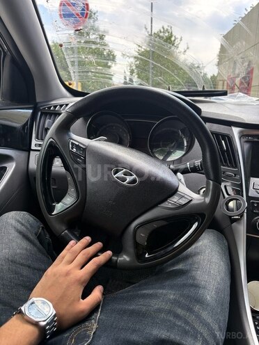 Hyundai Sonata-14