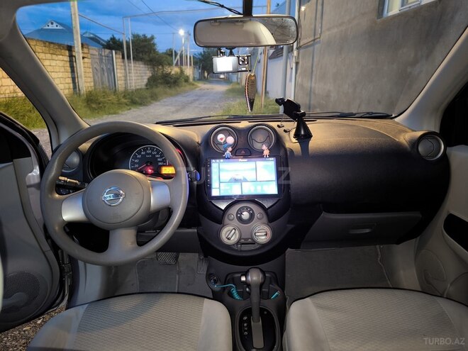 Nissan March-3