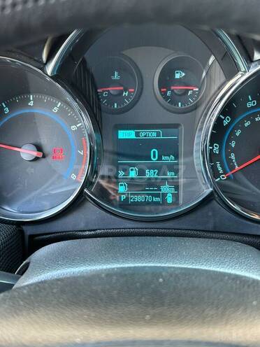 Chevrolet Cruze-12