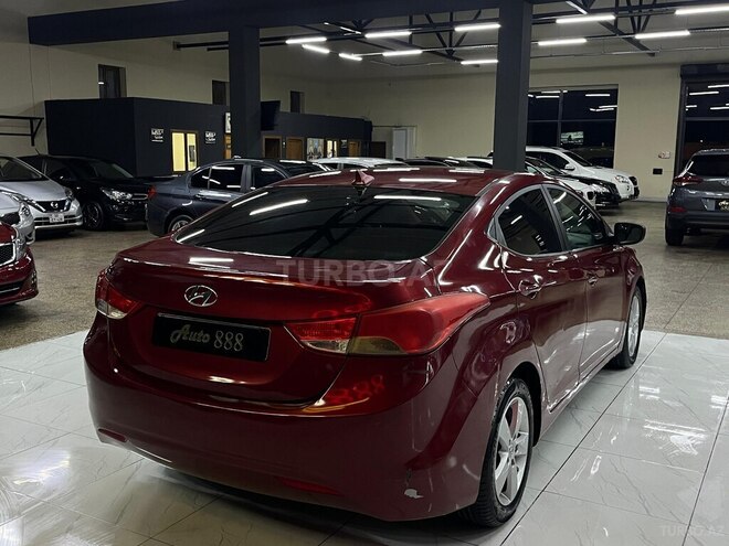 Hyundai Elantra-6