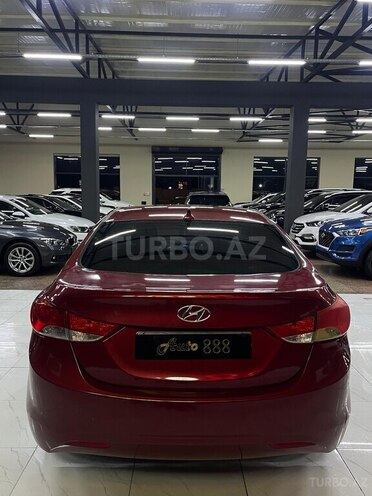 Hyundai Elantra-4
