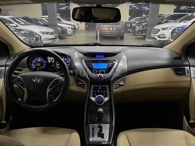 Hyundai Elantra-10