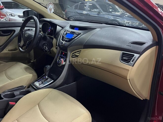 Hyundai Elantra-9