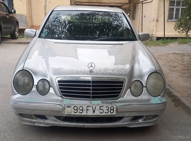 Mercedes E 220-1