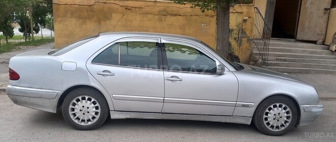 Mercedes E 220-2