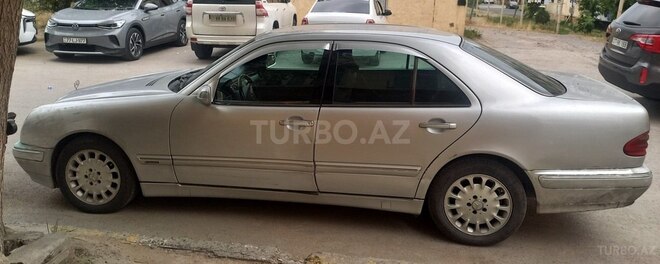 Mercedes E 220-4