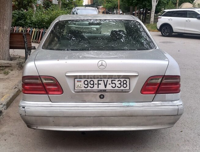 Mercedes E 220-3