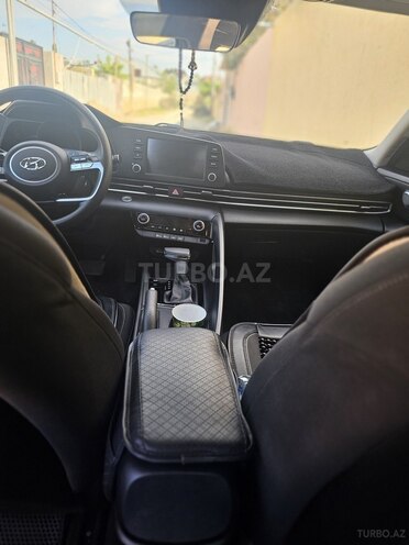 Hyundai Elantra-13