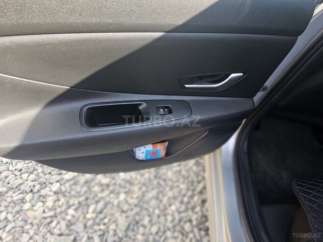 Hyundai Elantra-10
