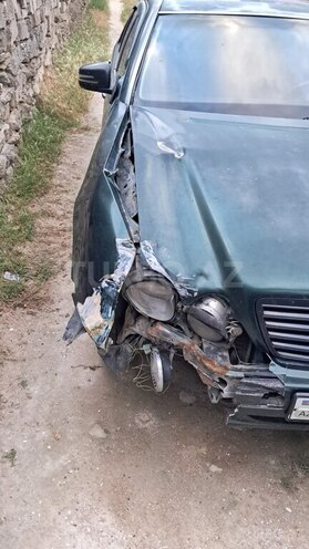 Mercedes E 230-1