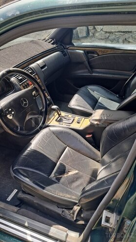 Mercedes E 230-5